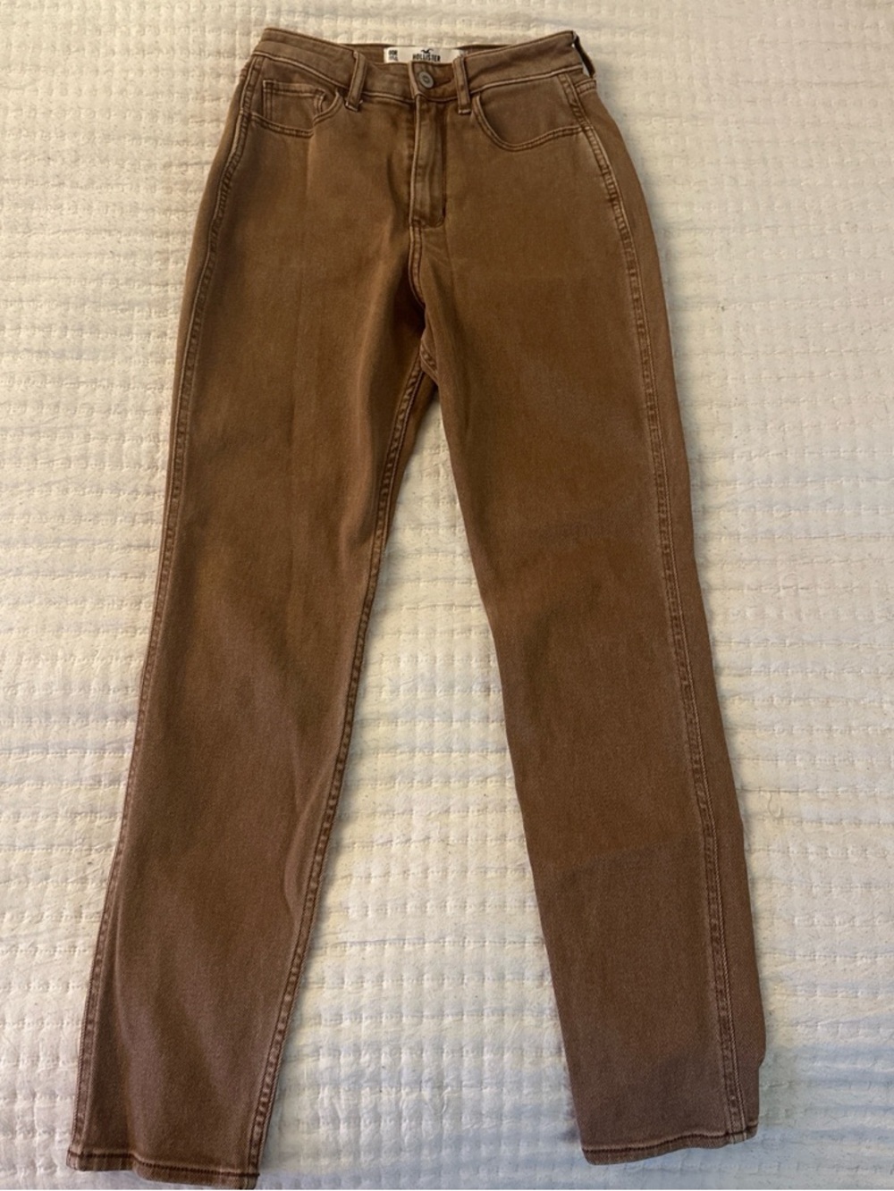 Hollister Curvy High-Rise Mom Jeans in Rust Brown